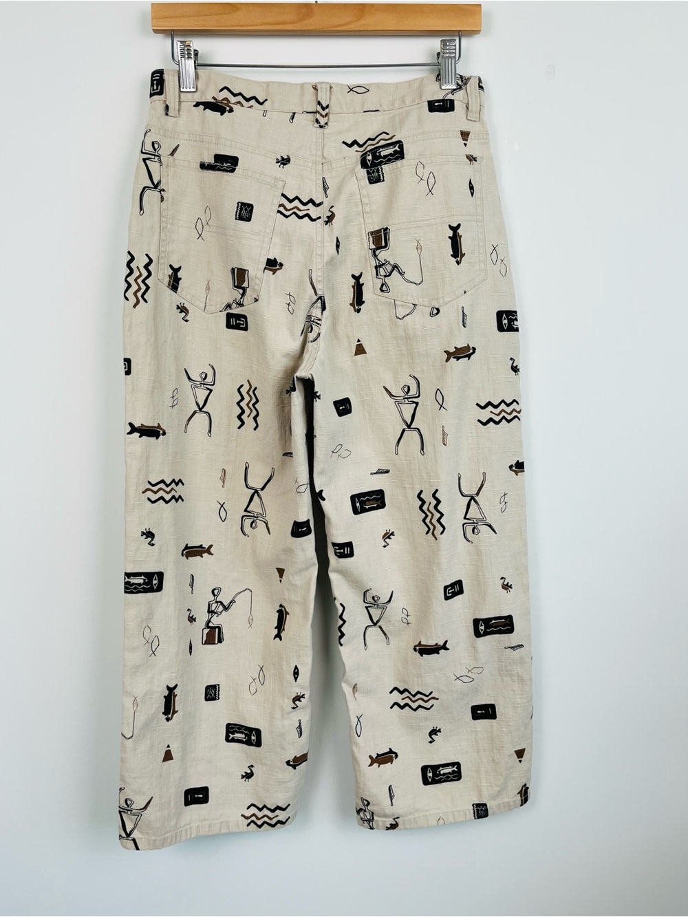 Vintage Chico’s tribal fish print cotton spandex capri pants, medium. - Picture 2 of 9